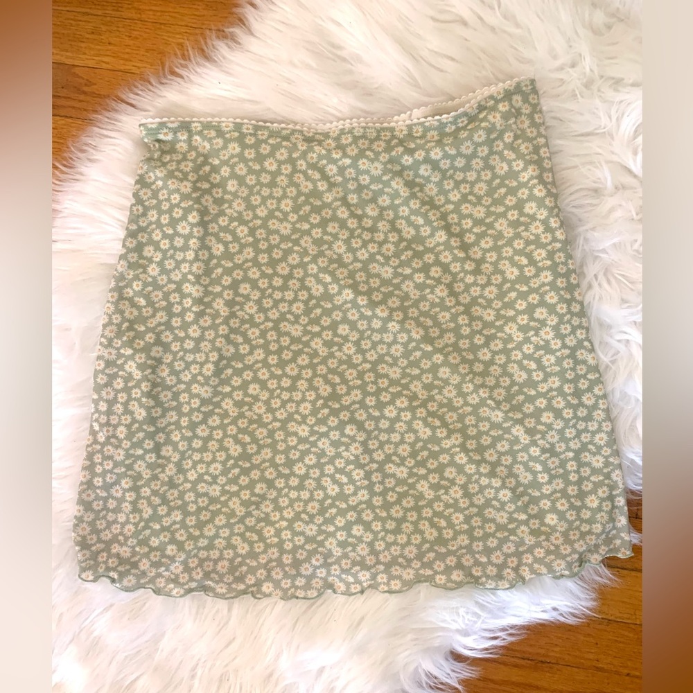 RSQ Floral Daisy Skirt in Green and White